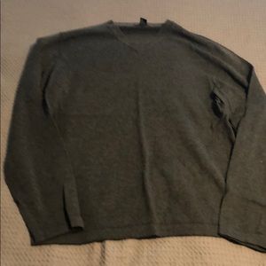 Men’s size medium v neck sweatshirt